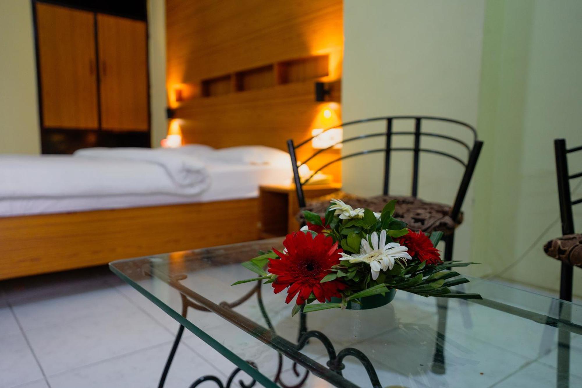 Hotel Girdhar Mahal Indaur Kültér fotó