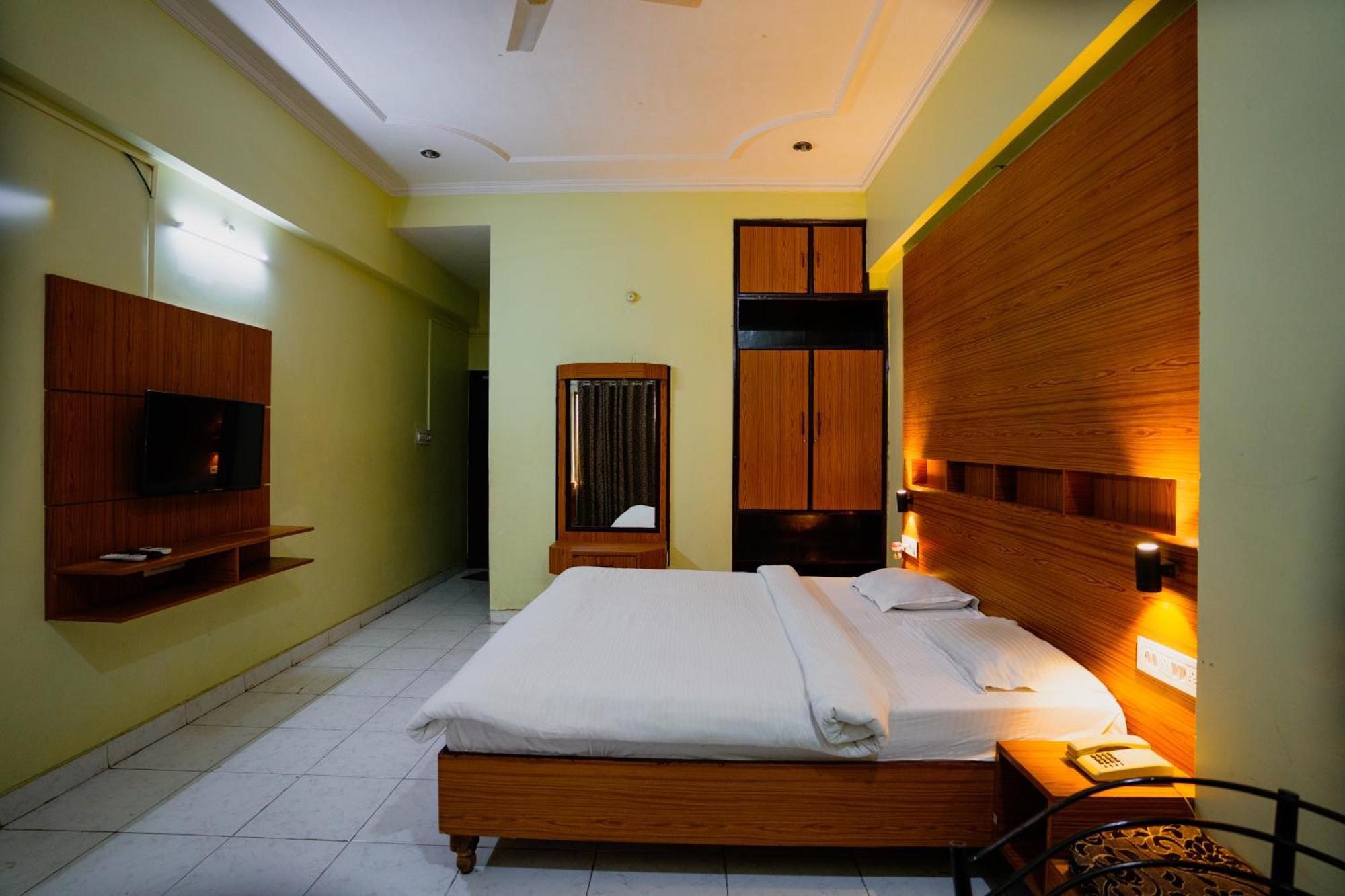 Hotel Girdhar Mahal Indaur Kültér fotó
