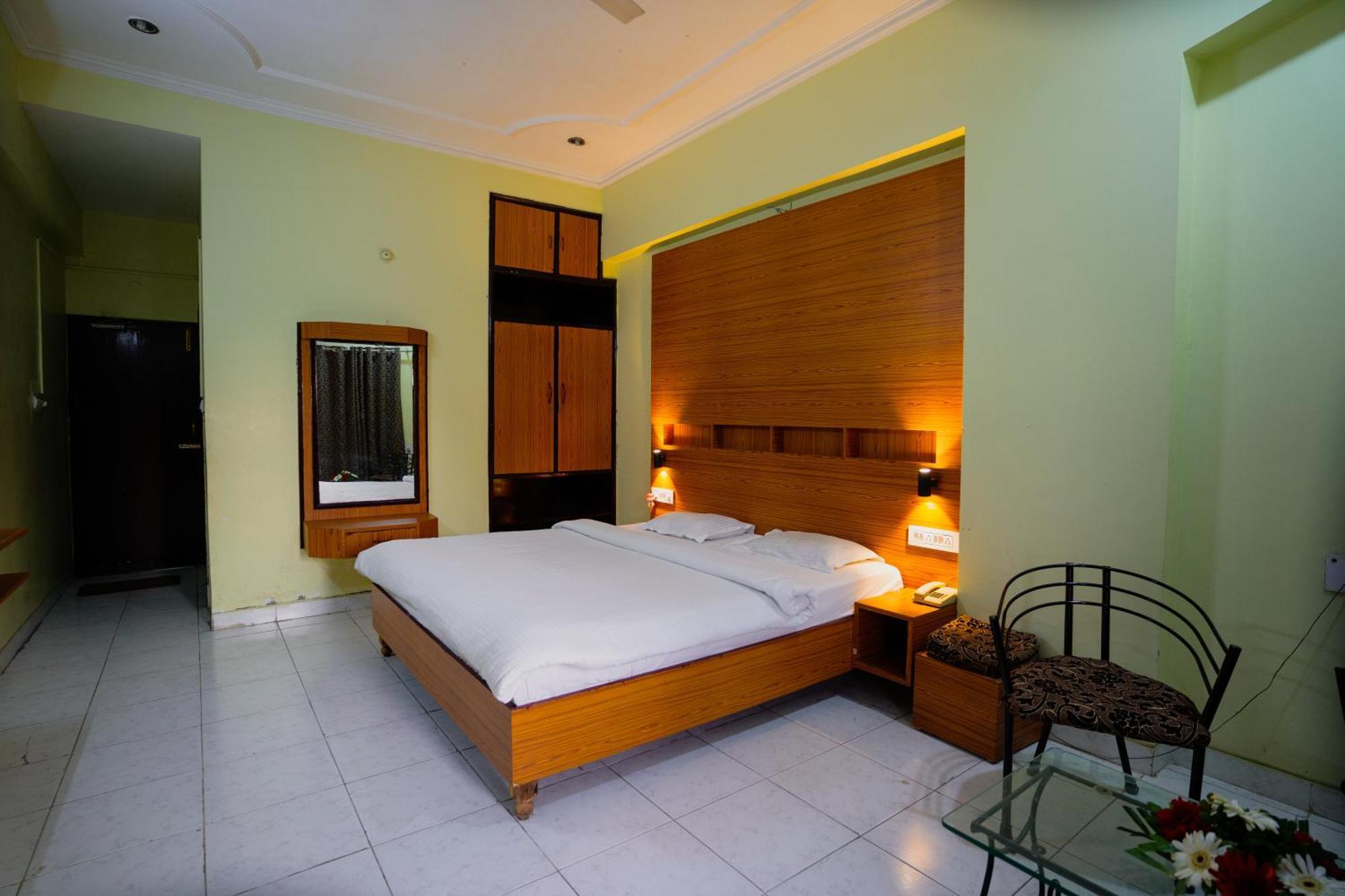 Hotel Girdhar Mahal Indaur Kültér fotó