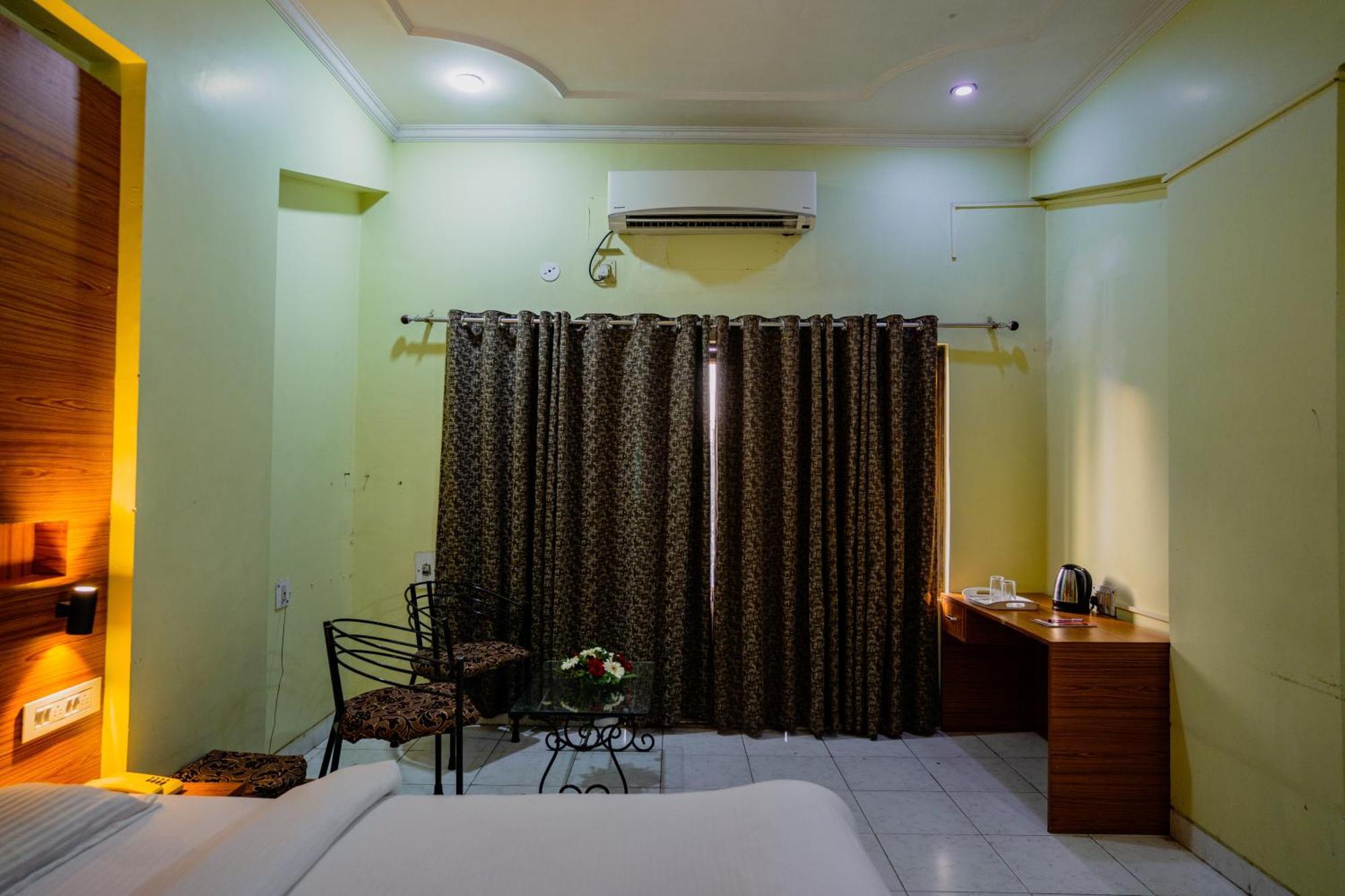 Hotel Girdhar Mahal Indaur Kültér fotó