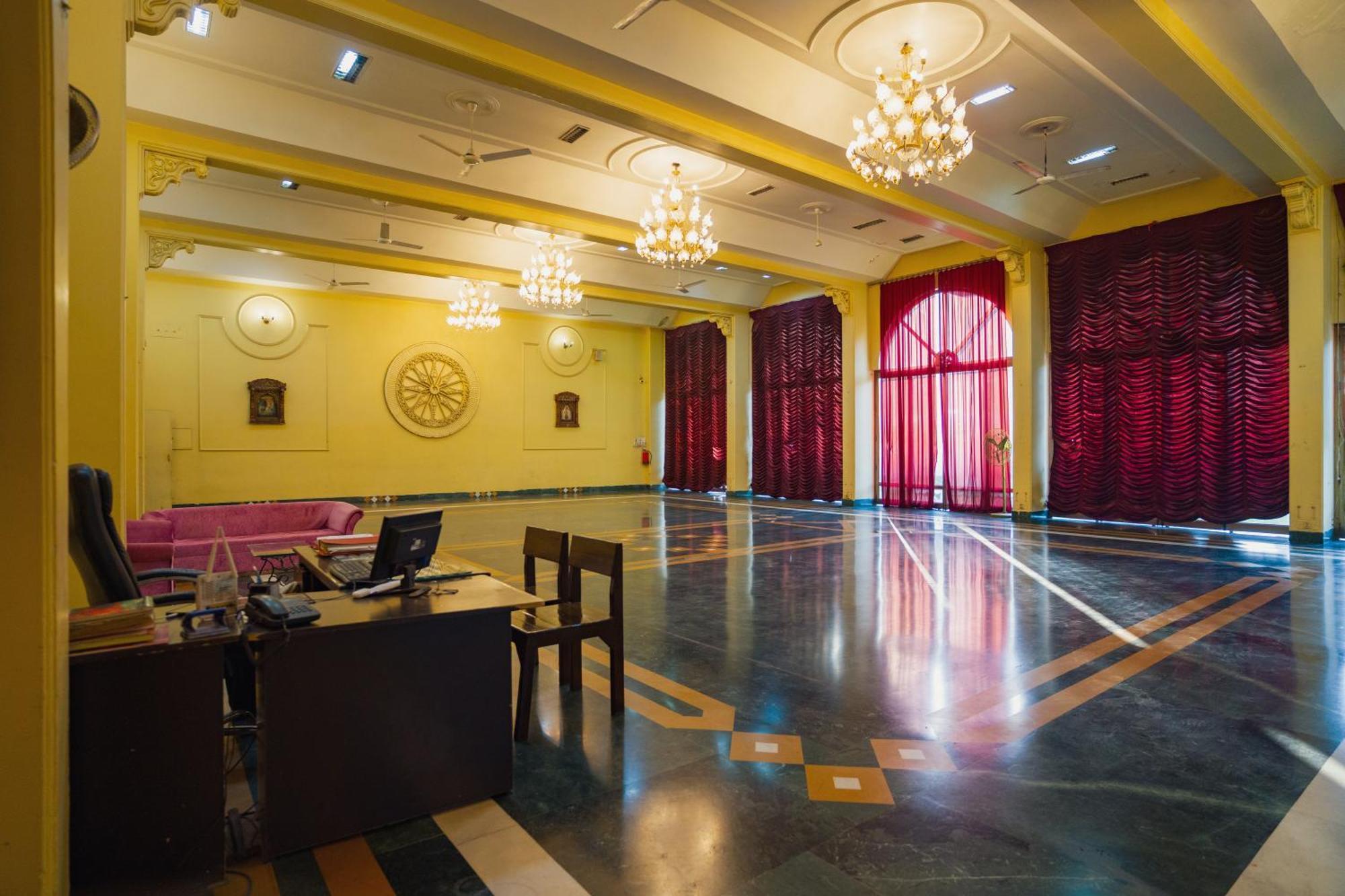 Hotel Girdhar Mahal Indaur Kültér fotó