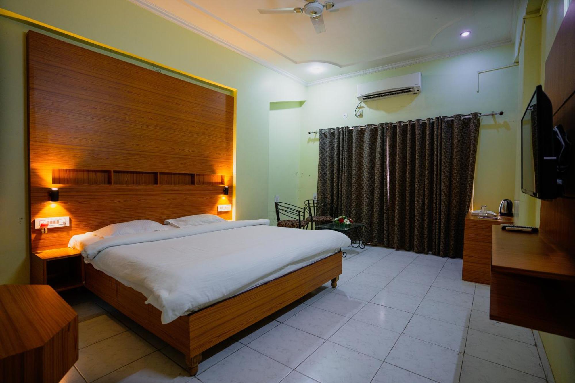 Hotel Girdhar Mahal Indaur Kültér fotó