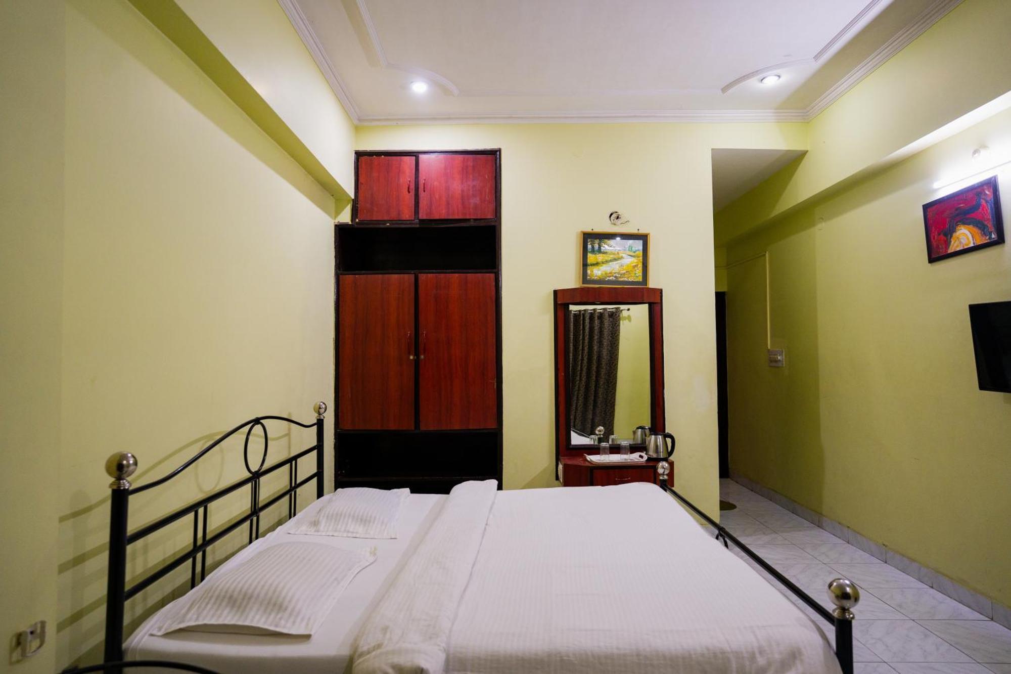 Hotel Girdhar Mahal Indaur Kültér fotó