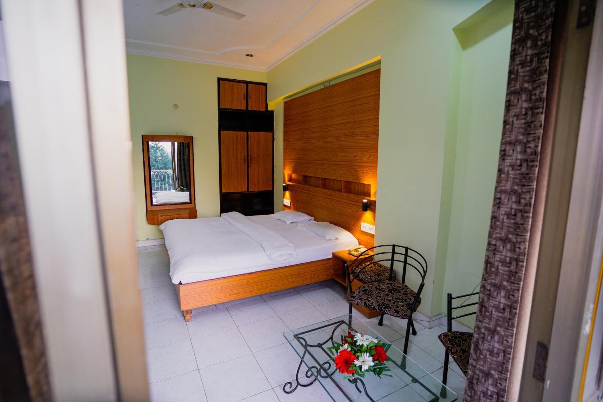 Hotel Girdhar Mahal Indaur Kültér fotó