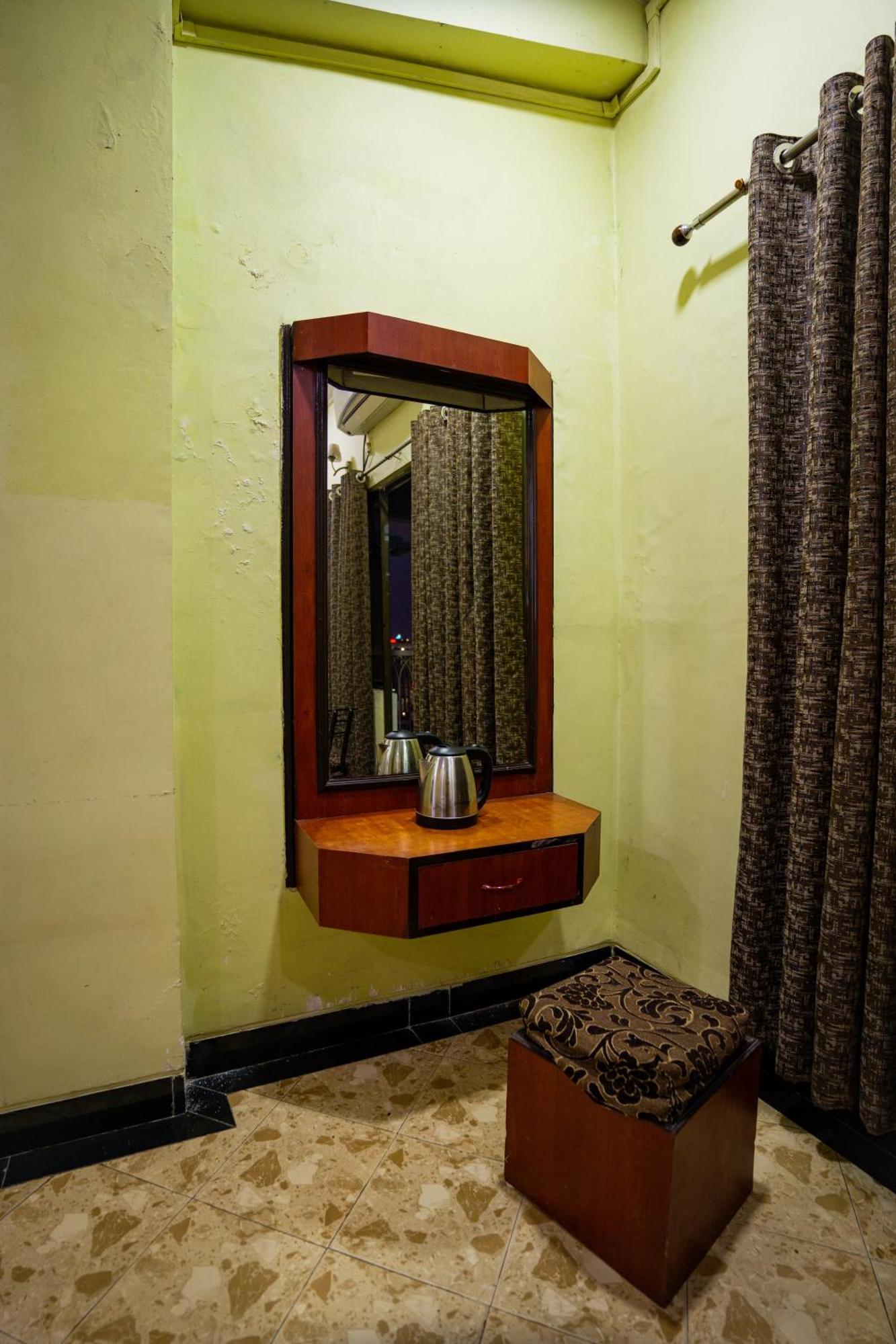Hotel Girdhar Mahal Indaur Kültér fotó