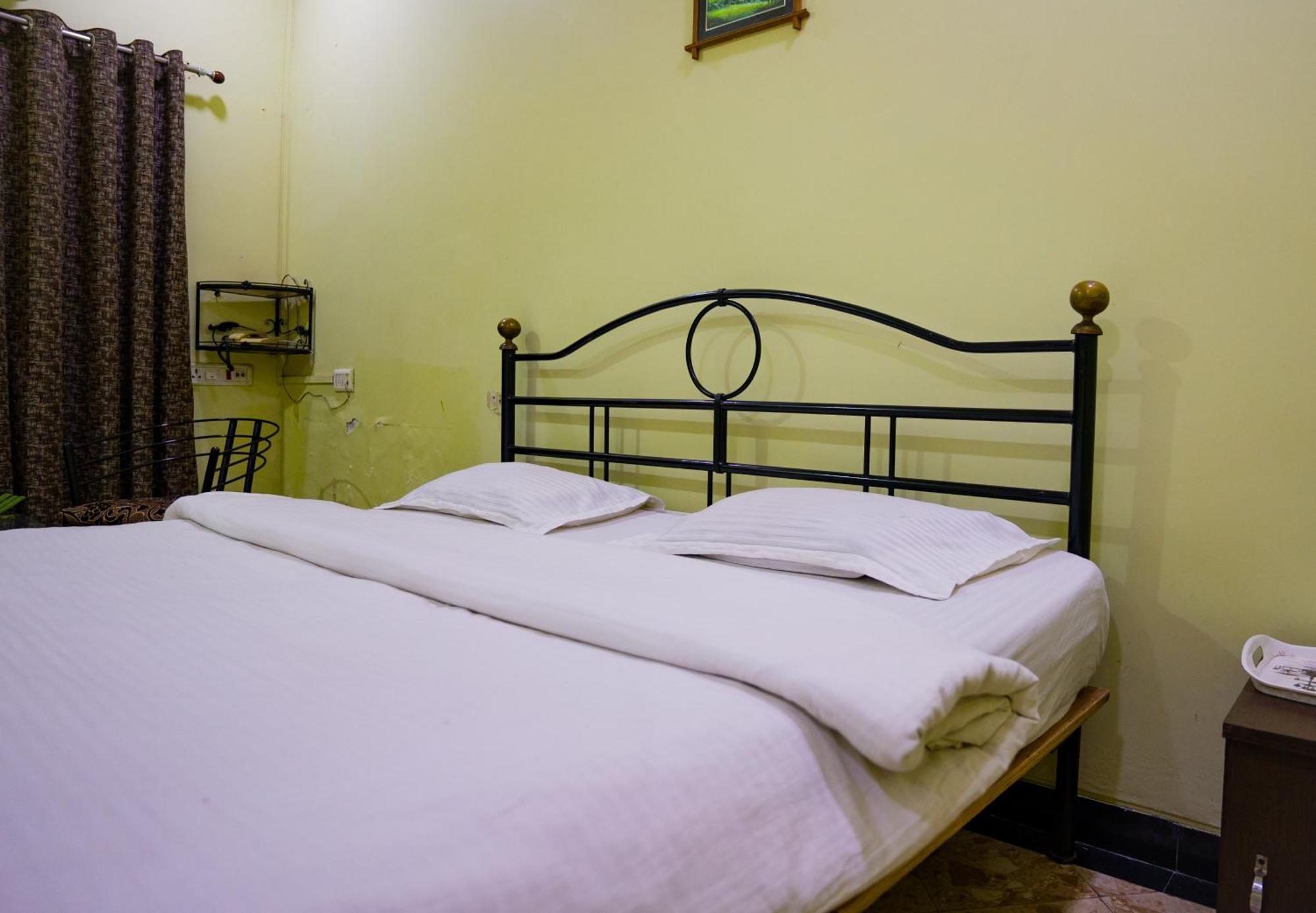 Hotel Girdhar Mahal Indaur Kültér fotó