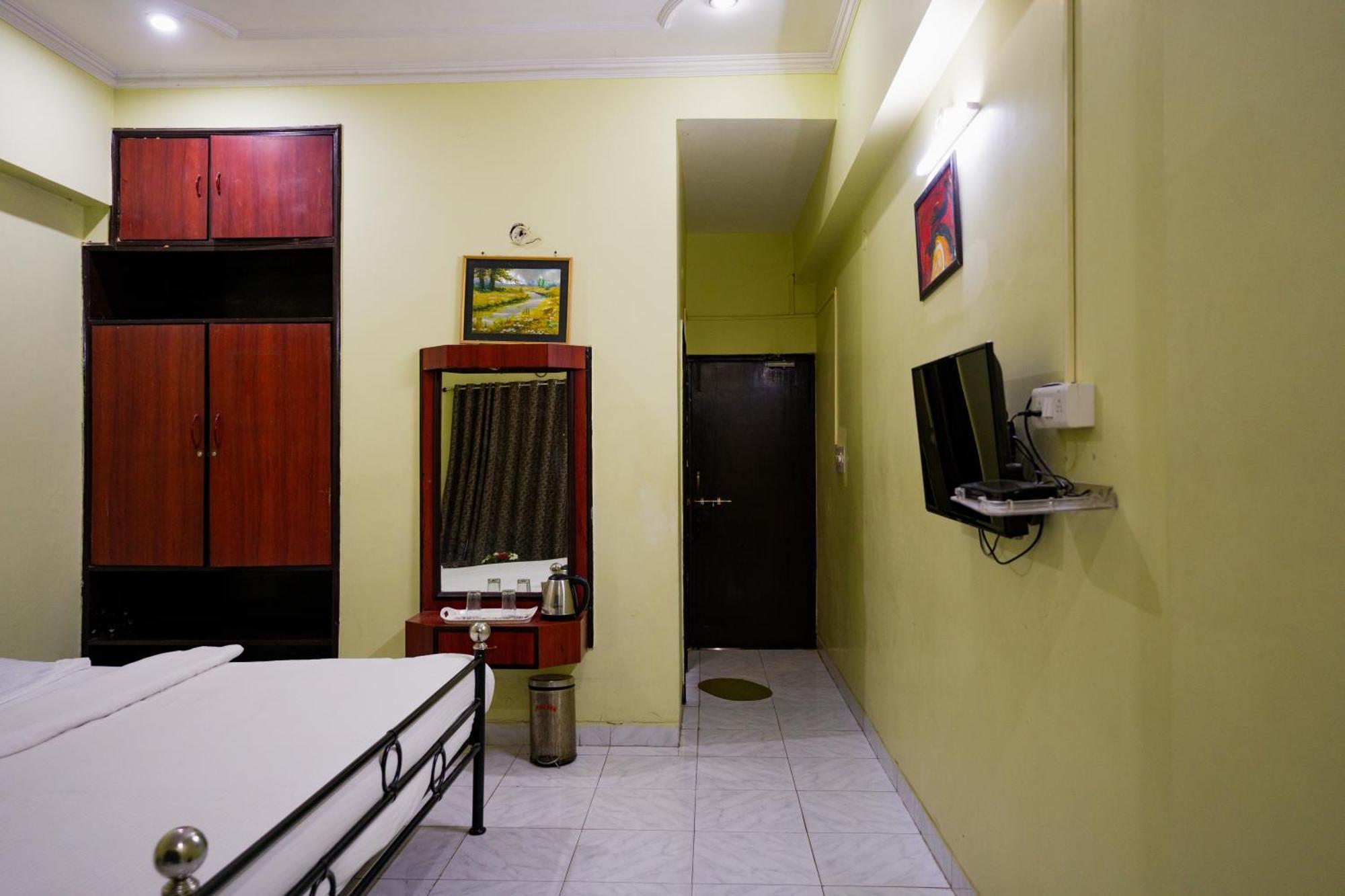 Hotel Girdhar Mahal Indaur Kültér fotó