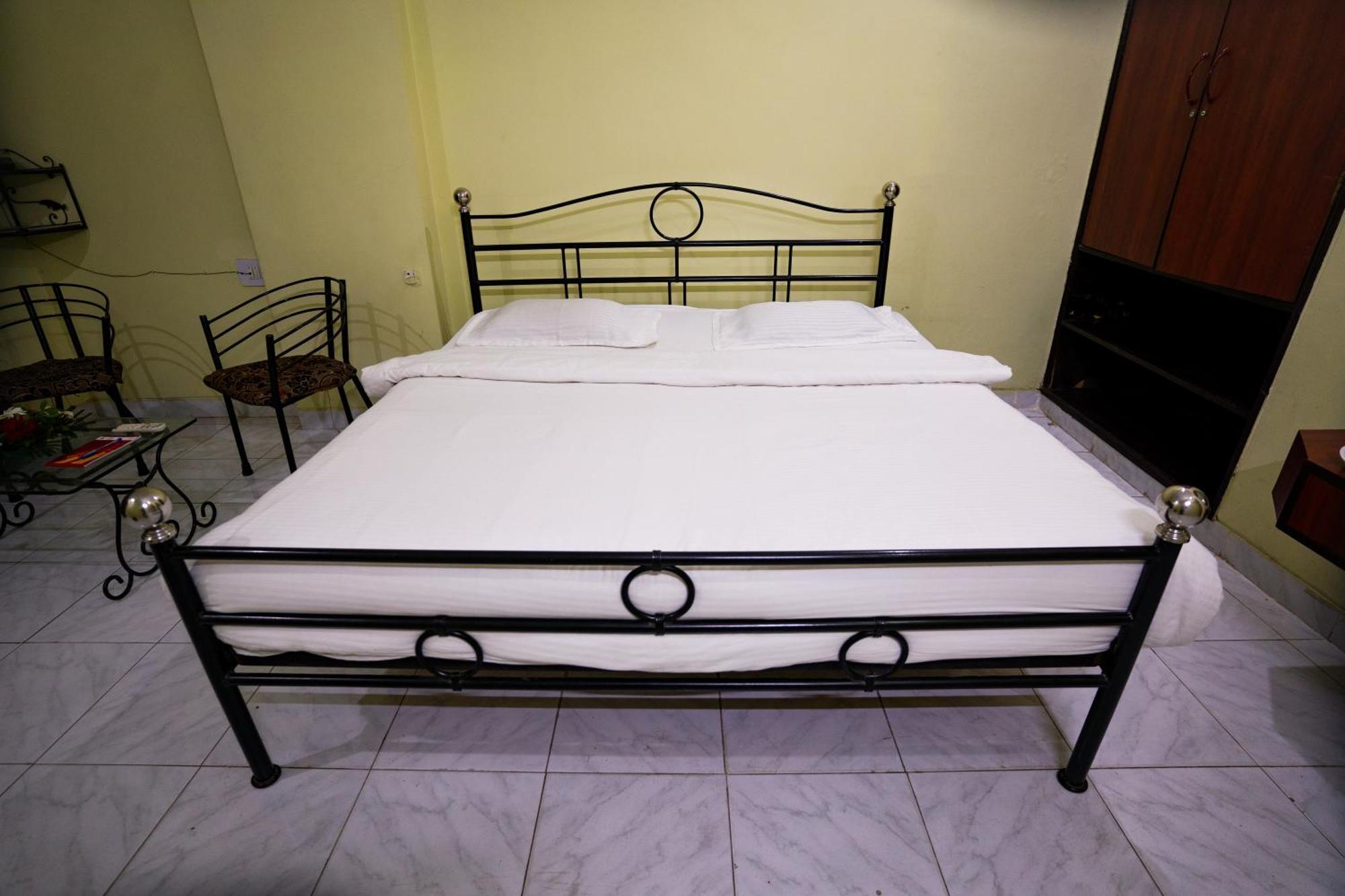 Hotel Girdhar Mahal Indaur Kültér fotó