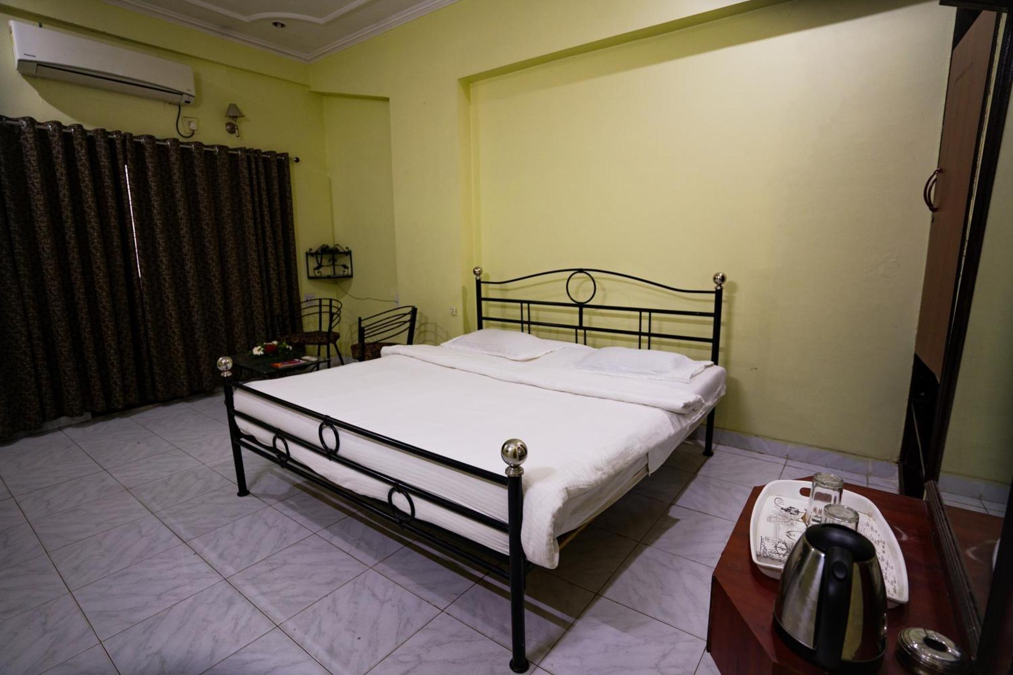 Hotel Girdhar Mahal Indaur Kültér fotó